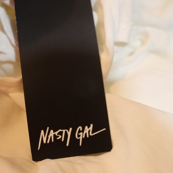 Nasty Gal White Tiered Mini Dress Made in Italy New With Tags Size 20 Poly Blend - Picture 10 of 13